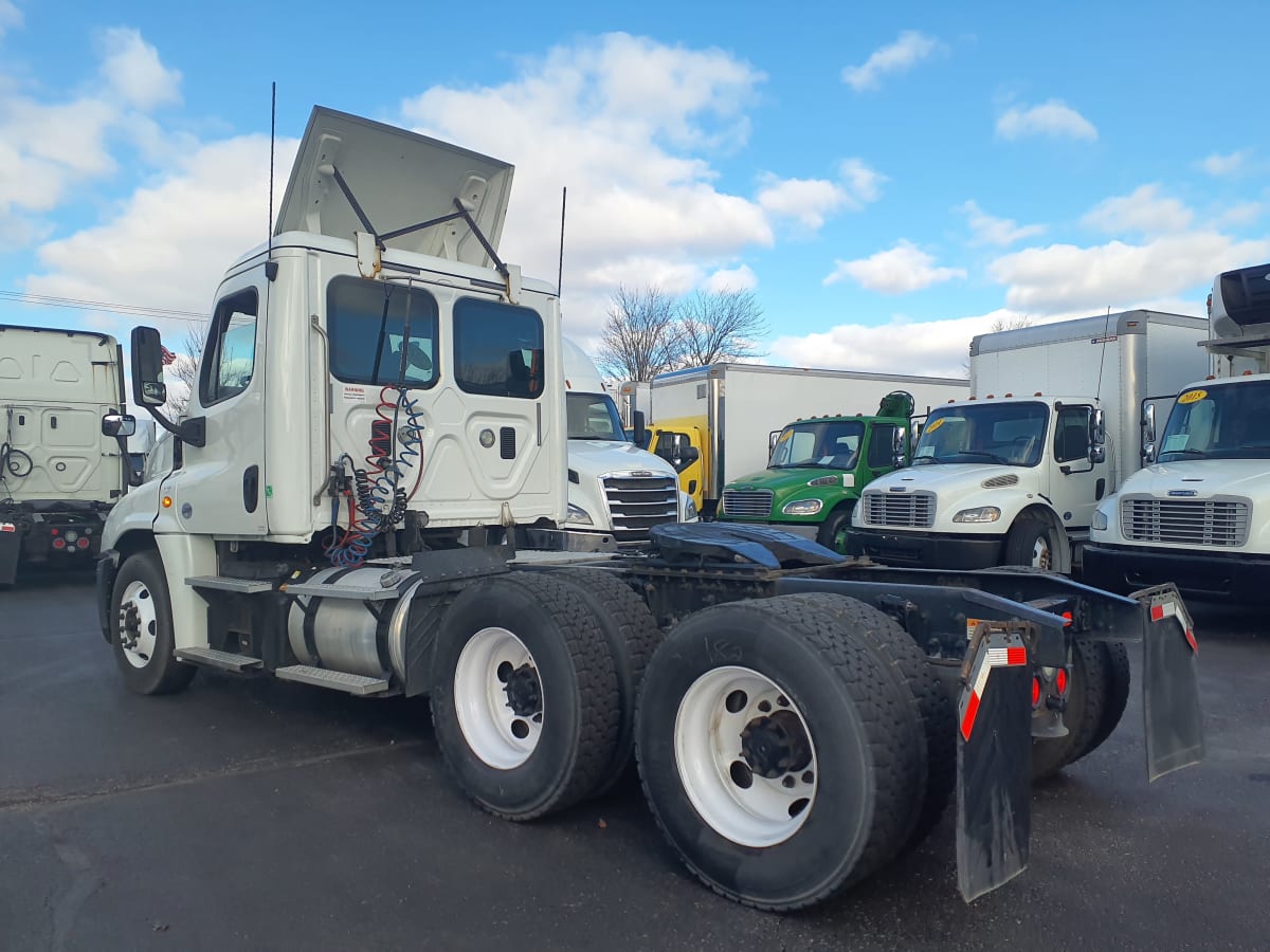 2015 Freightliner/Mercedes CASCADIA 125 333625