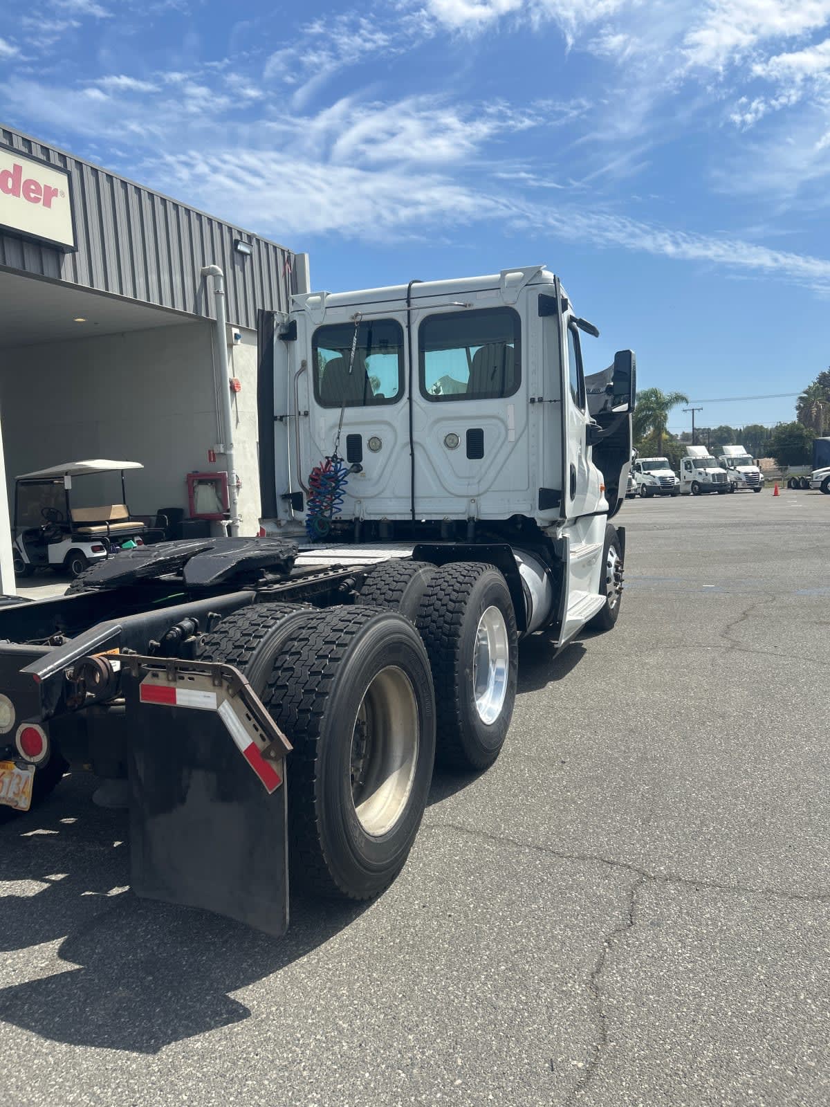 2016 Freightliner Cascadia in Pomona, CA — photo 6