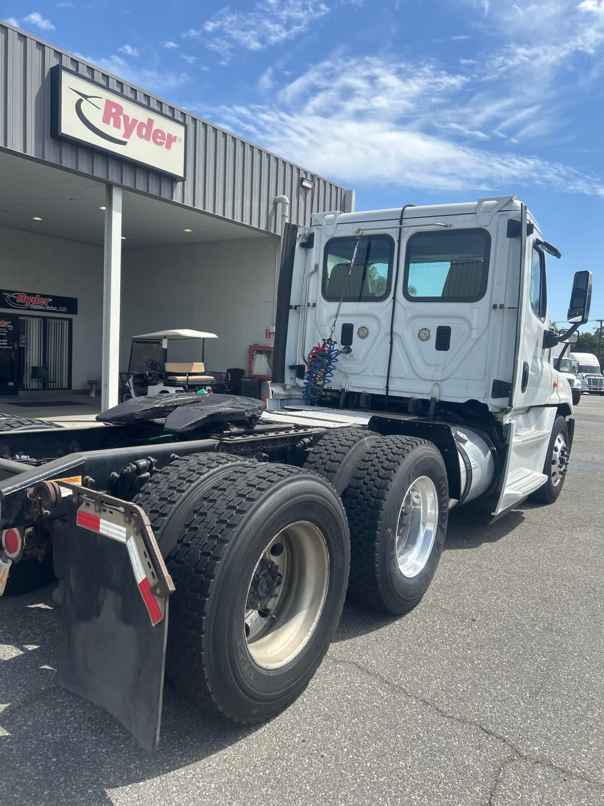 2016 Freightliner Cascadia in Pomona, CA — photo 4