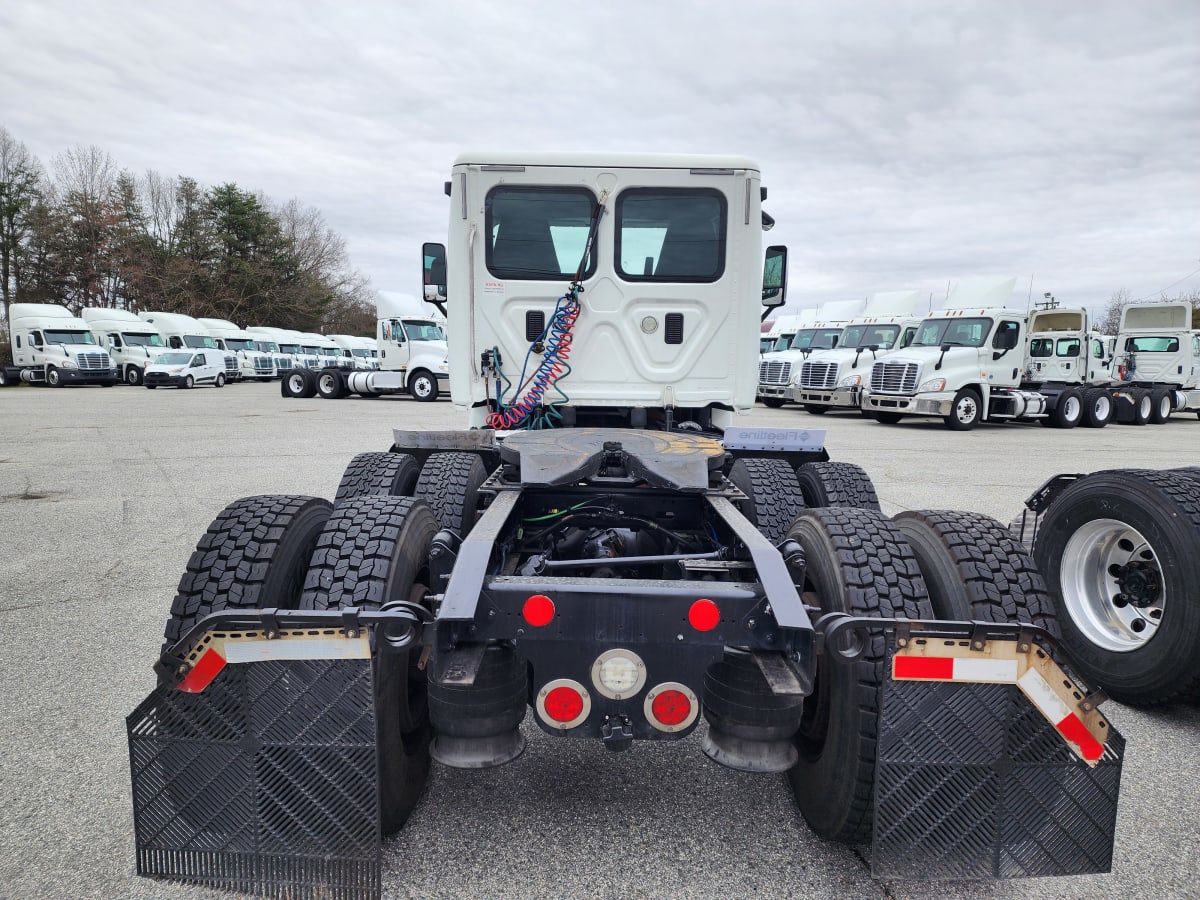 2015 Freightliner/Mercedes CASCADIA 125 334550