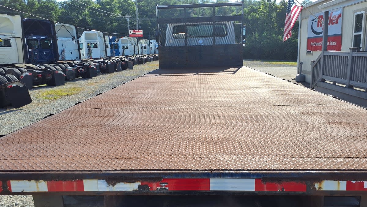 2015 Freightliner M2 106 in West Chester, OH — photo 8