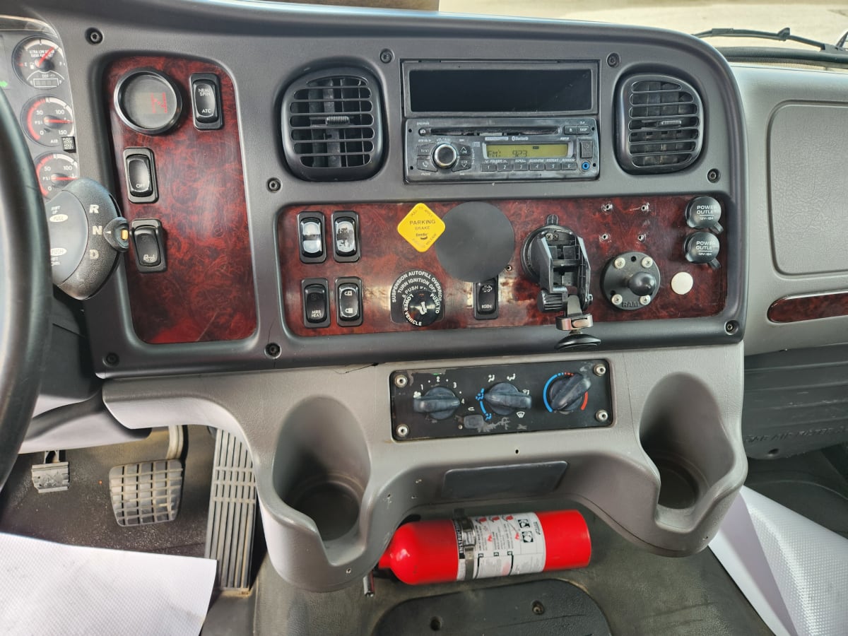 2015 Freightliner/Mercedes M2 106 341856