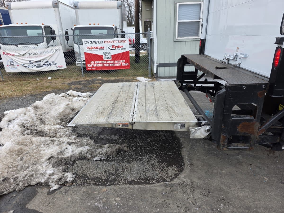 2015 Freightliner/Mercedes M2 106 343056