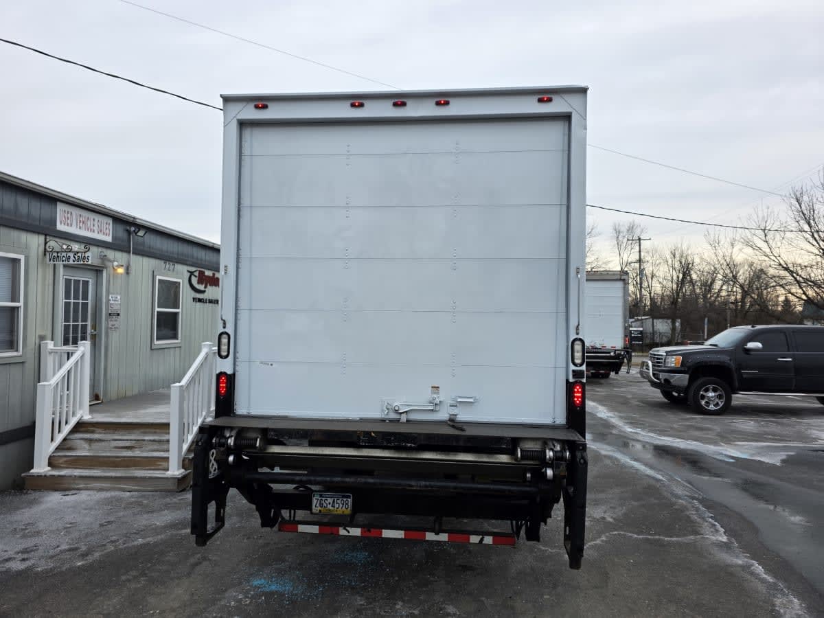 2015 Freightliner/Mercedes M2 106 343056