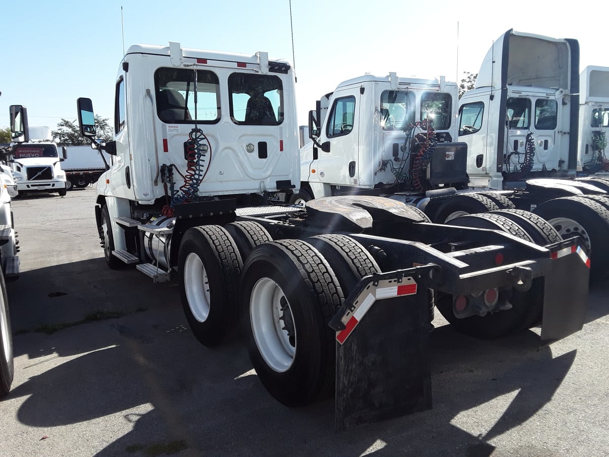 2015 Freightliner/Mercedes CASCADIA 125 344151