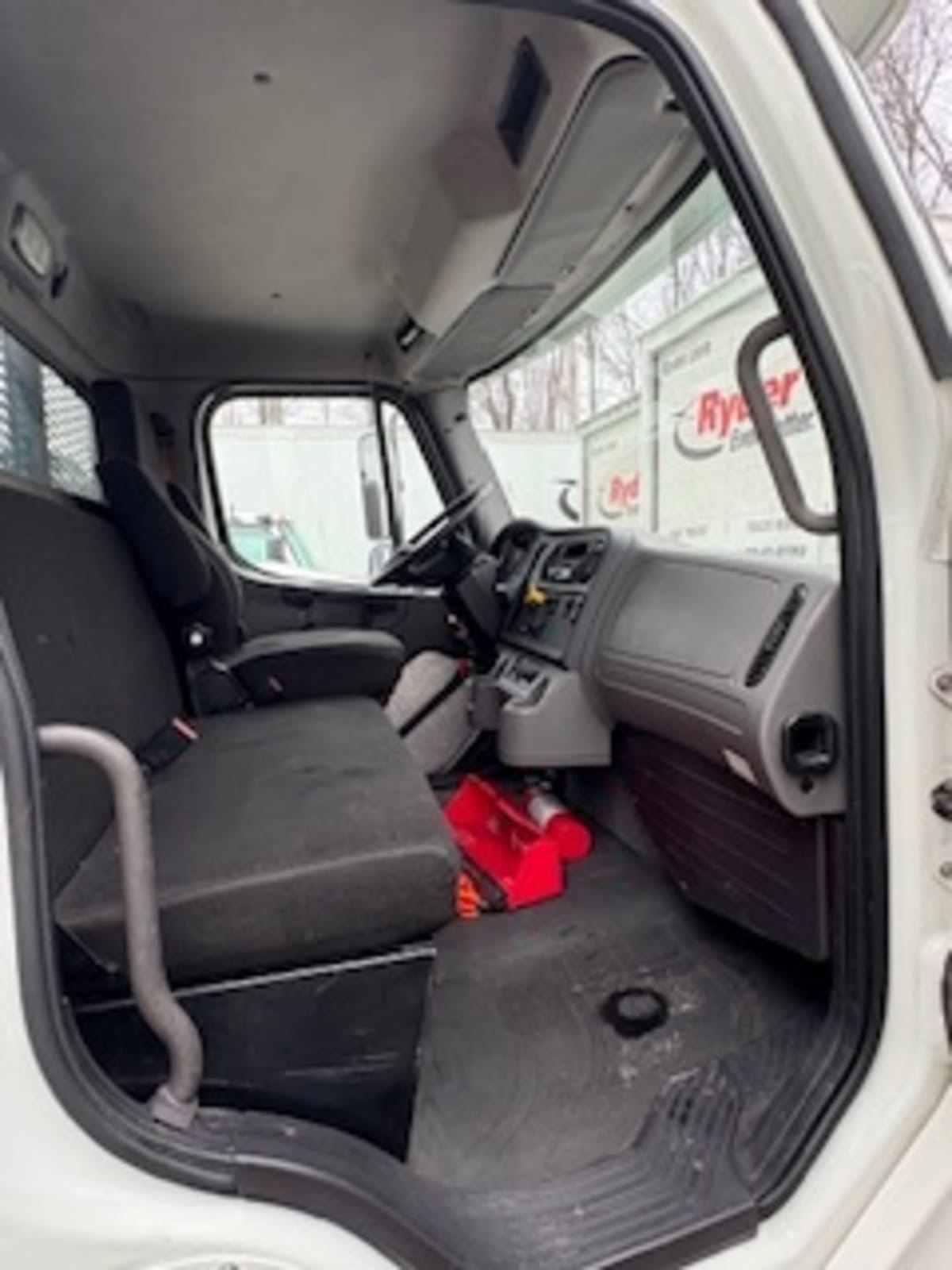 2015 Freightliner/Mercedes M2 106 348286