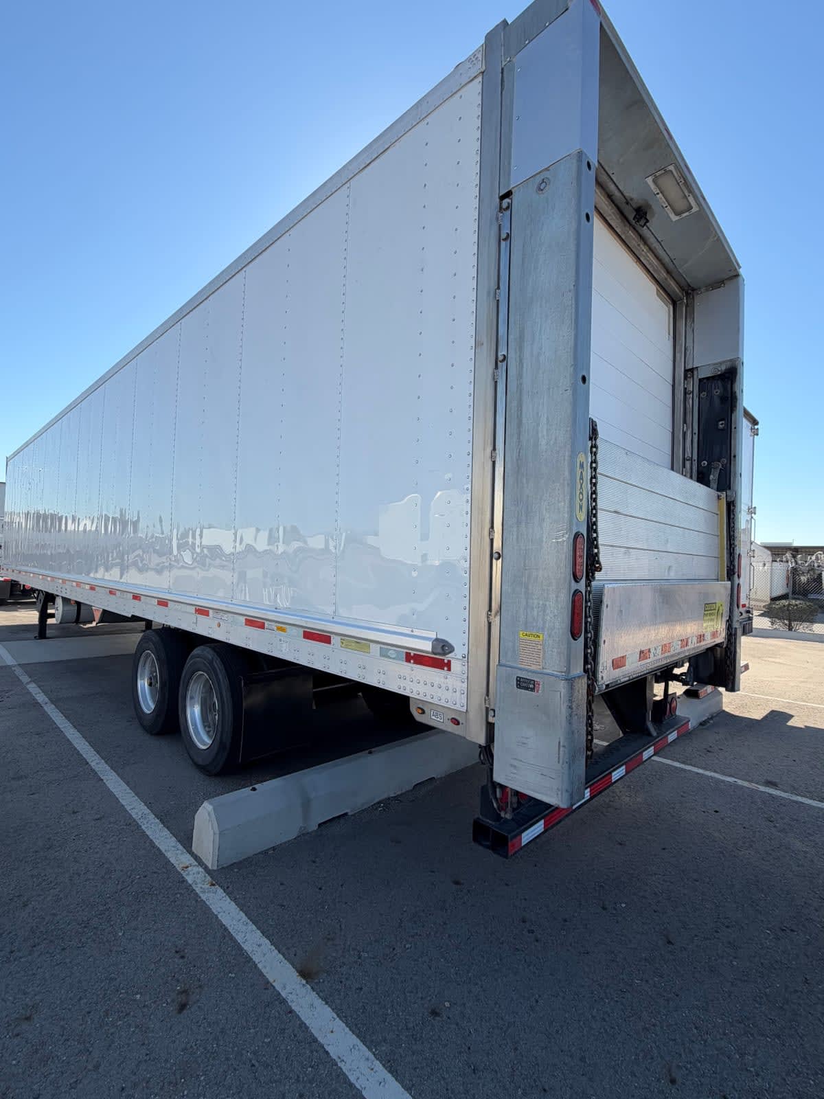 2016 Utility Trailers VS2RA 48/162/102 350535