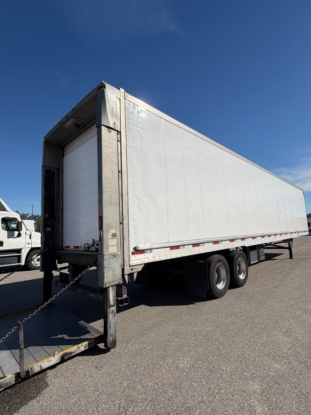 2016 Utility Trailers VS2RA 48/162/102 350541