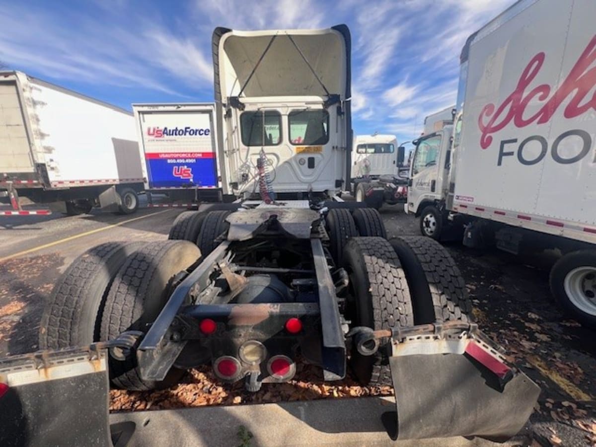 2015 Freightliner/Mercedes CASCADIA 125 351687