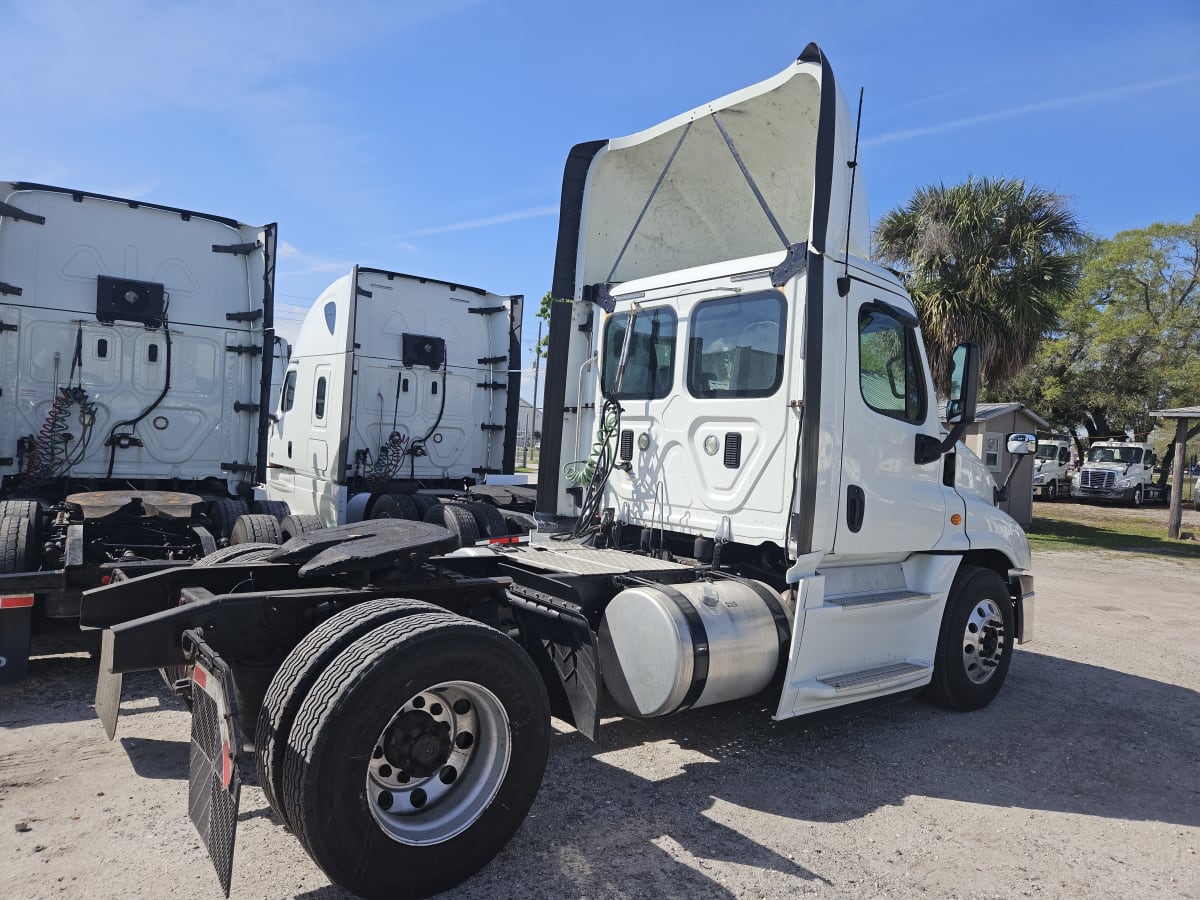 2016 Freightliner/Mercedes CASCADIA 125 351718