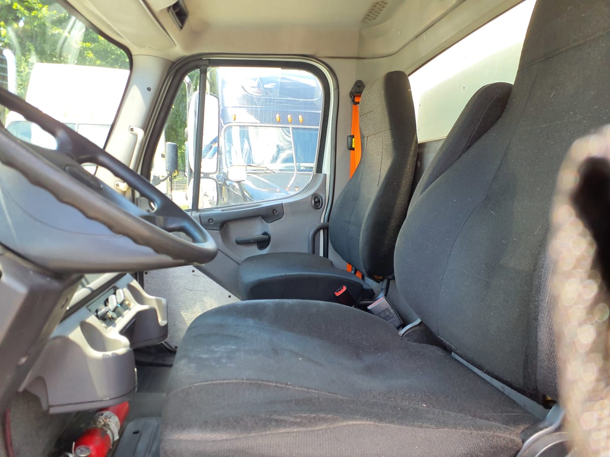 2015 Freightliner/Mercedes M2 106 352307