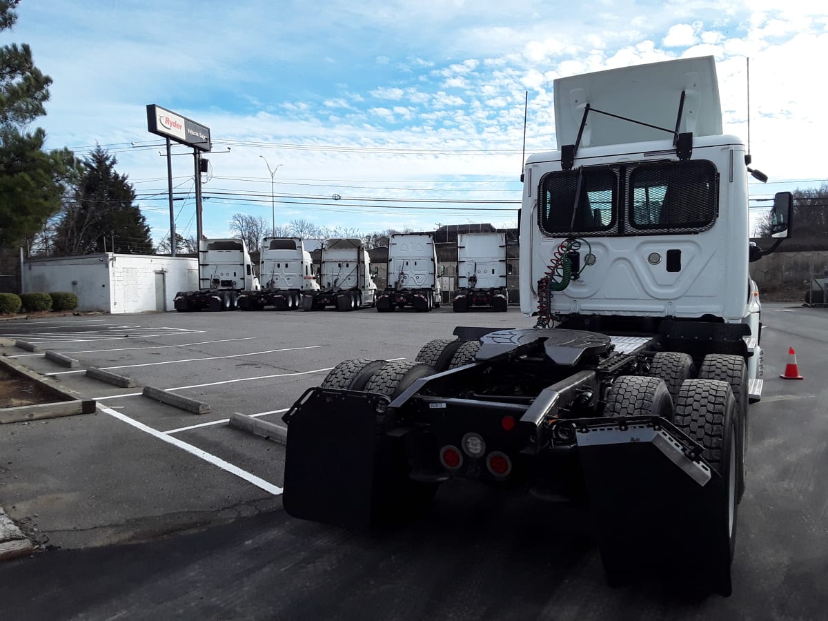 2015 Freightliner/Mercedes CASCADIA 125 352913