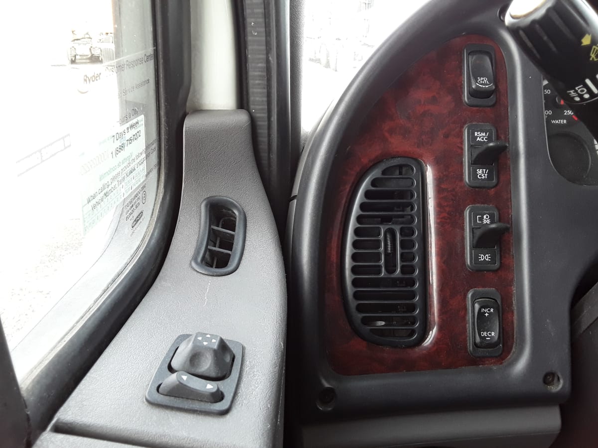 2015 Freightliner/Mercedes M2 106 352995