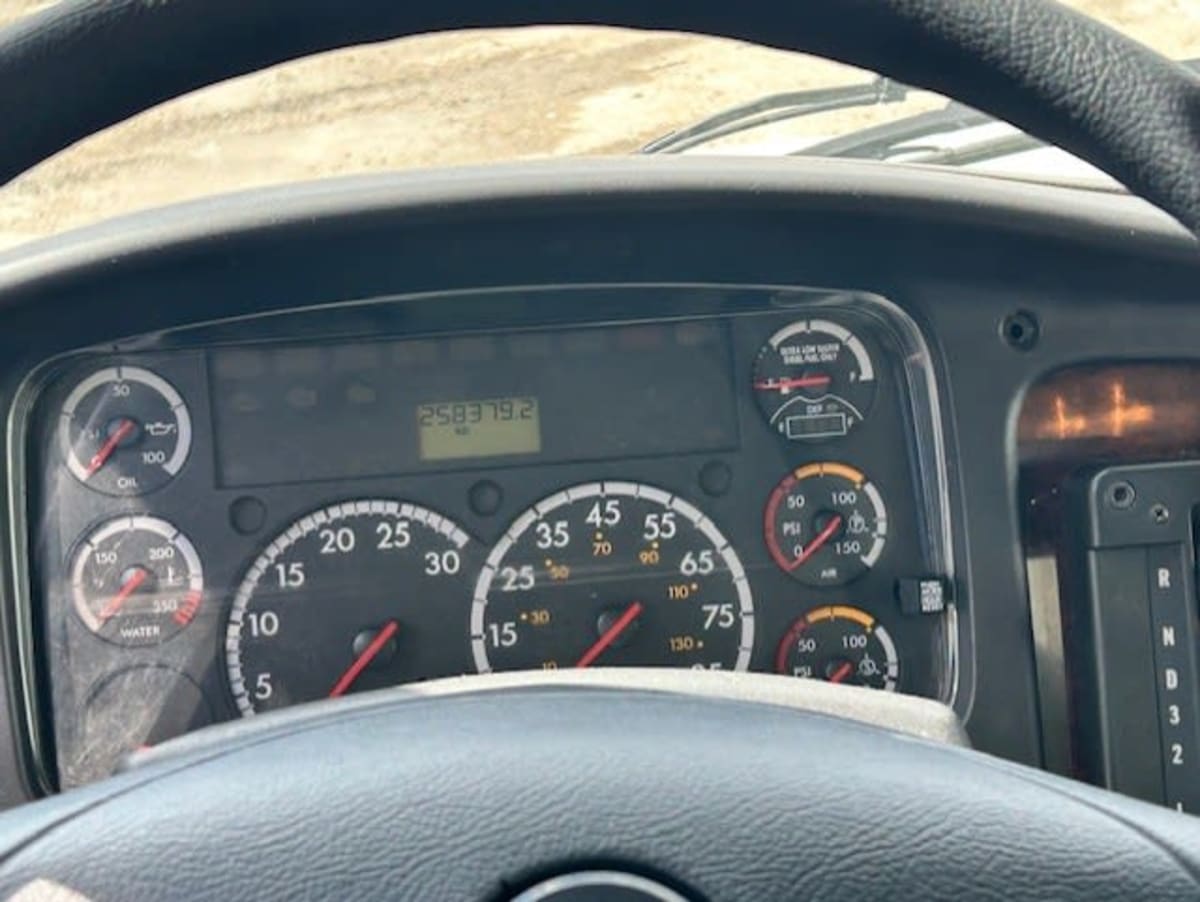 2015 Freightliner M2 106 - image 14