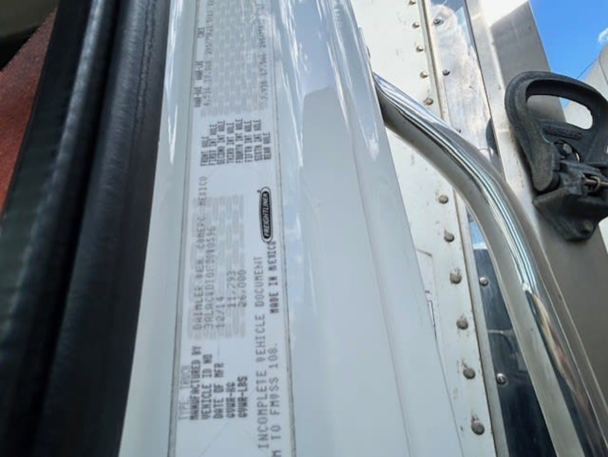 2015 Freightliner M2 106 - image 15