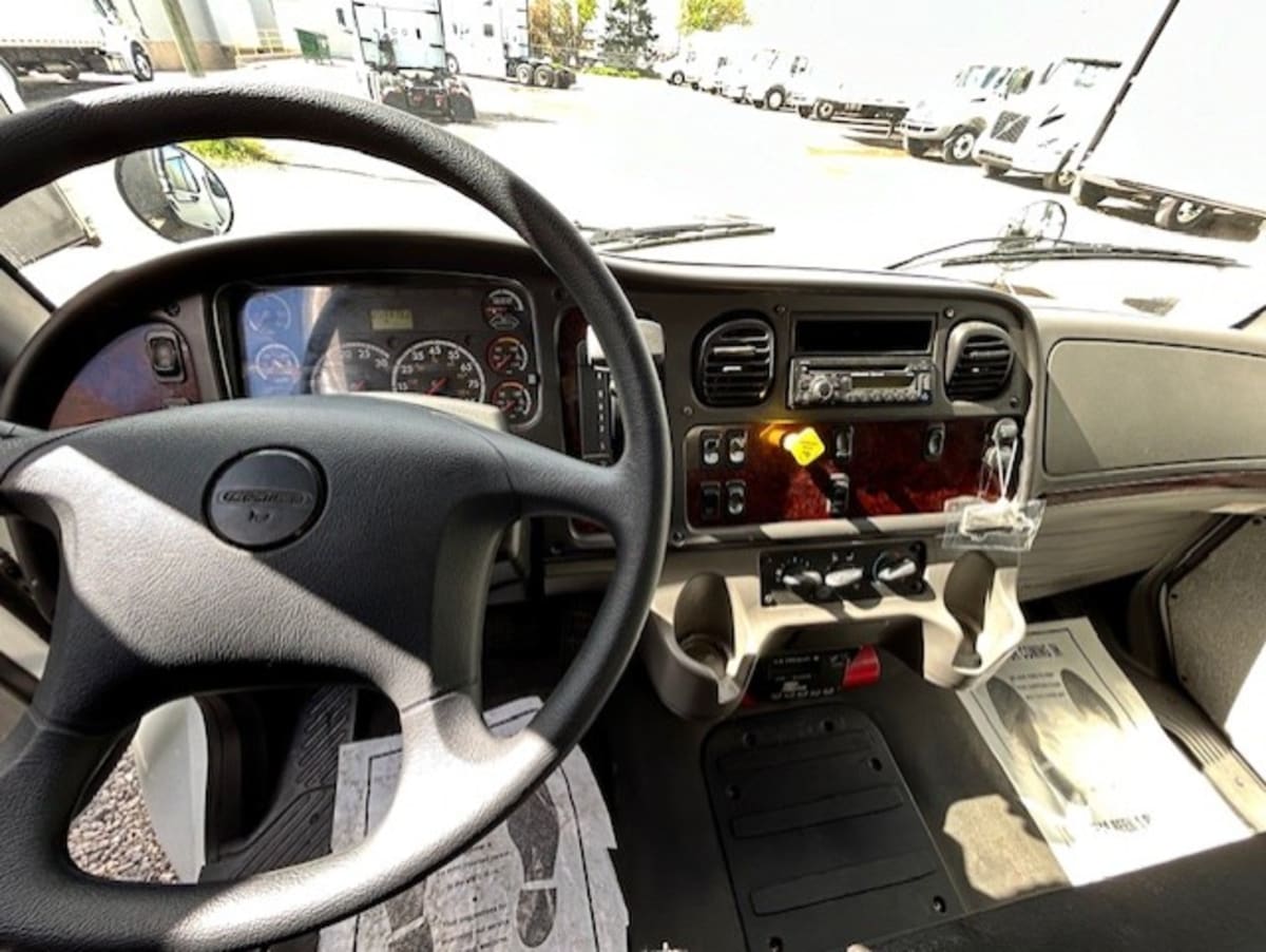 2015 Freightliner M2 106 - image 18