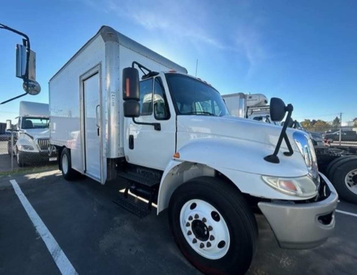 2015 Navistar International 4300 354105