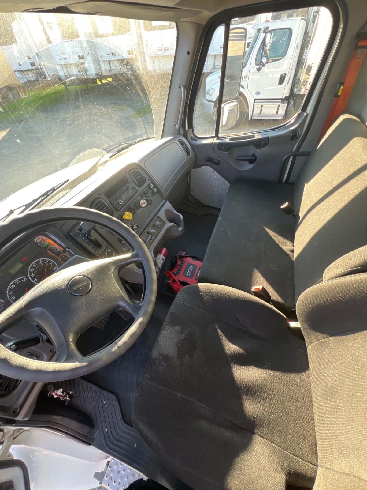 2015 Freightliner/Mercedes M2 106 354193