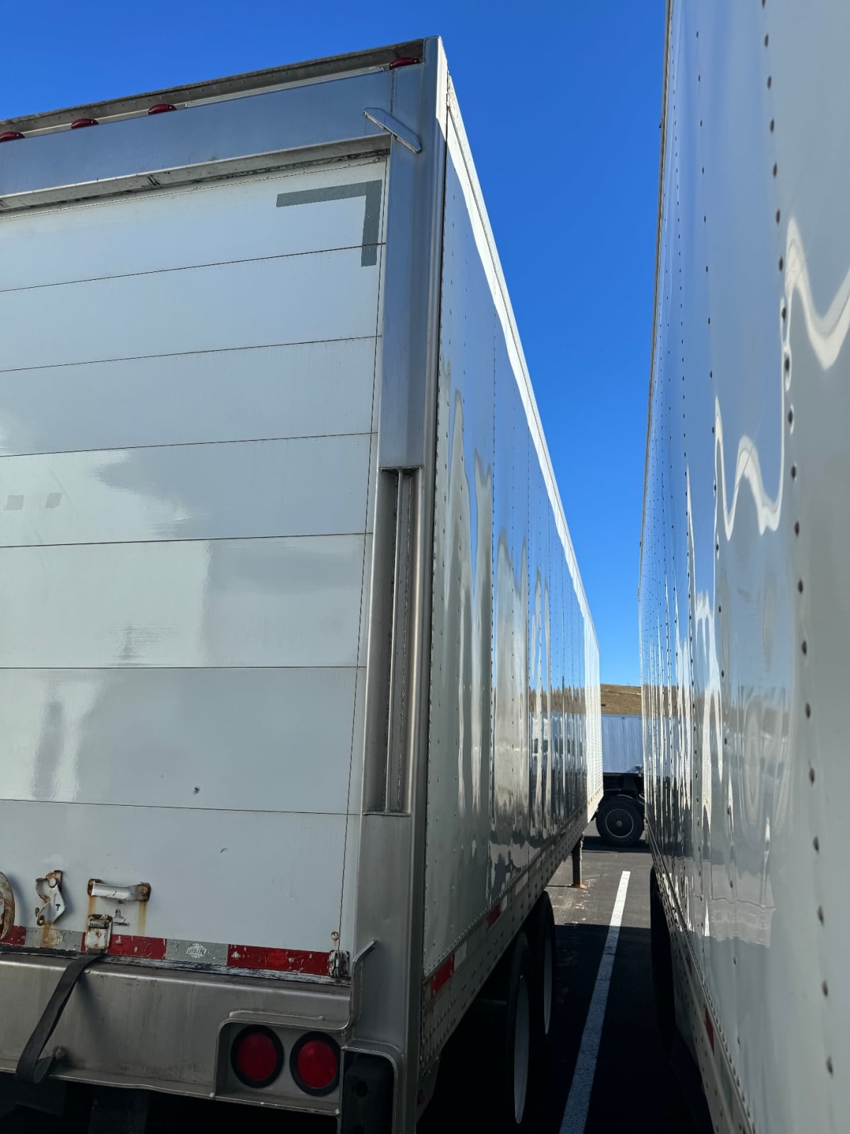 2016 Utility Trailers VS2RA 48/162/102 354220