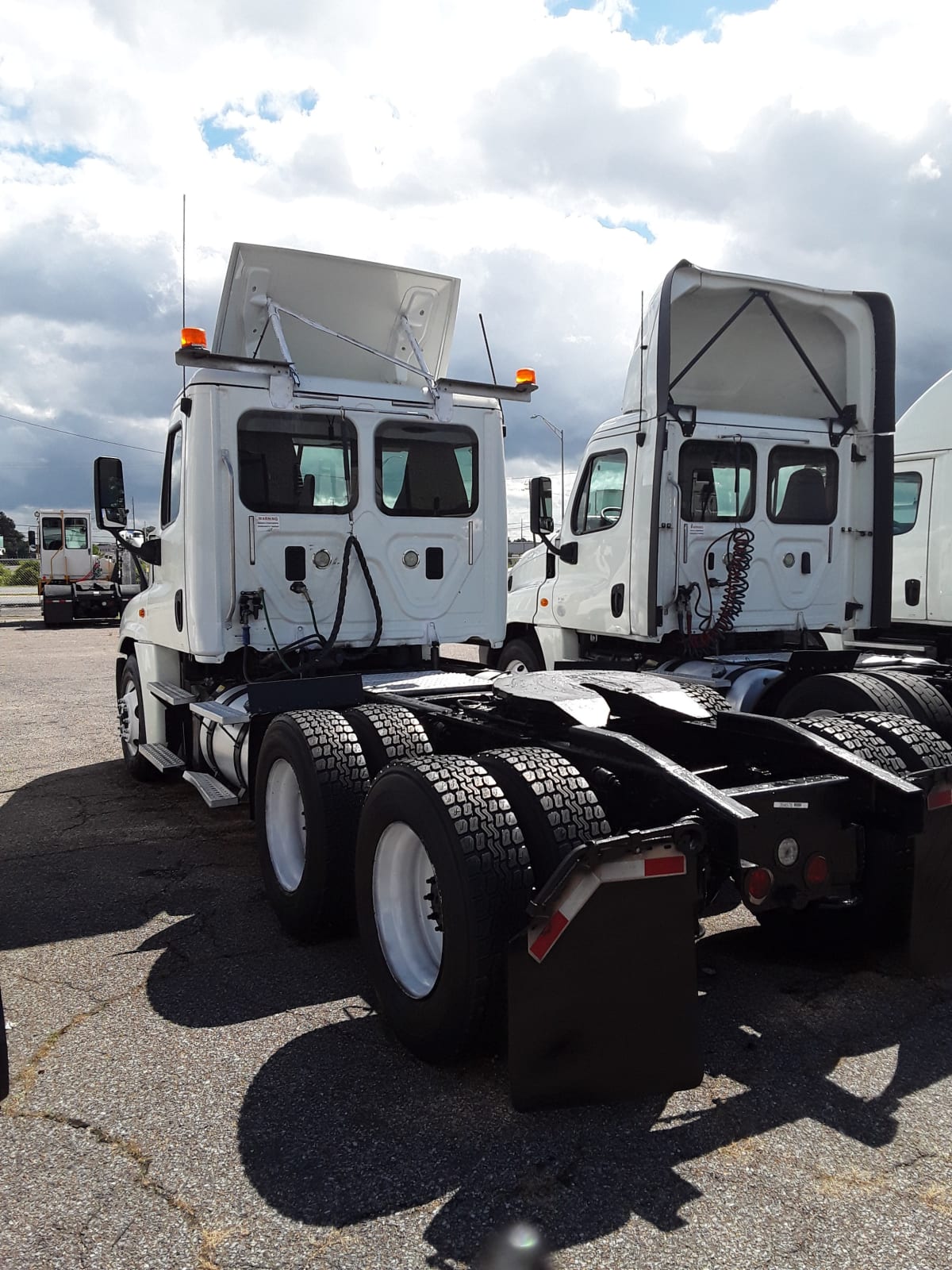 2016 Freightliner/Mercedes CASCADIA 125 354576