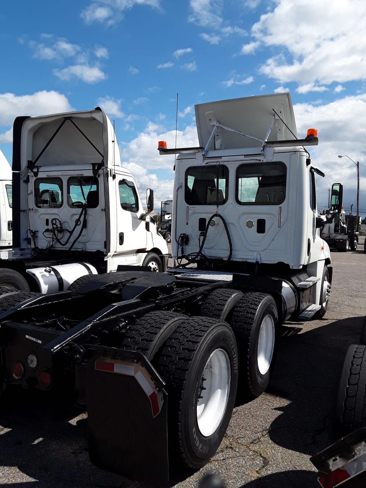 2016 Freightliner/Mercedes CASCADIA 125 354576