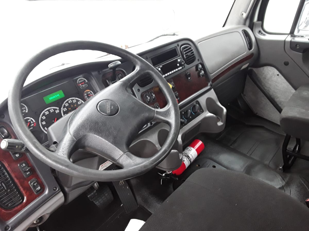 2016 Freightliner/Mercedes M2 106 354833