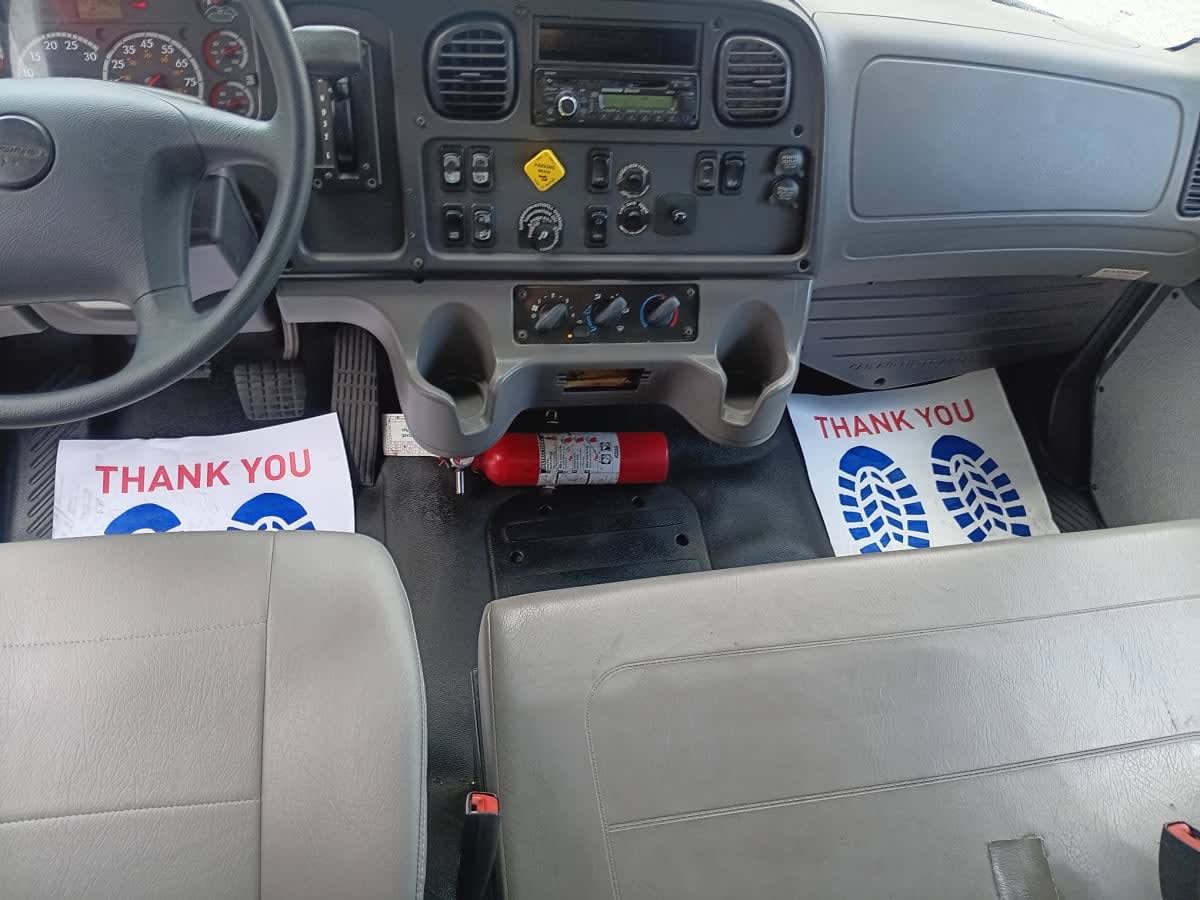 2016 Freightliner M2 106 357637