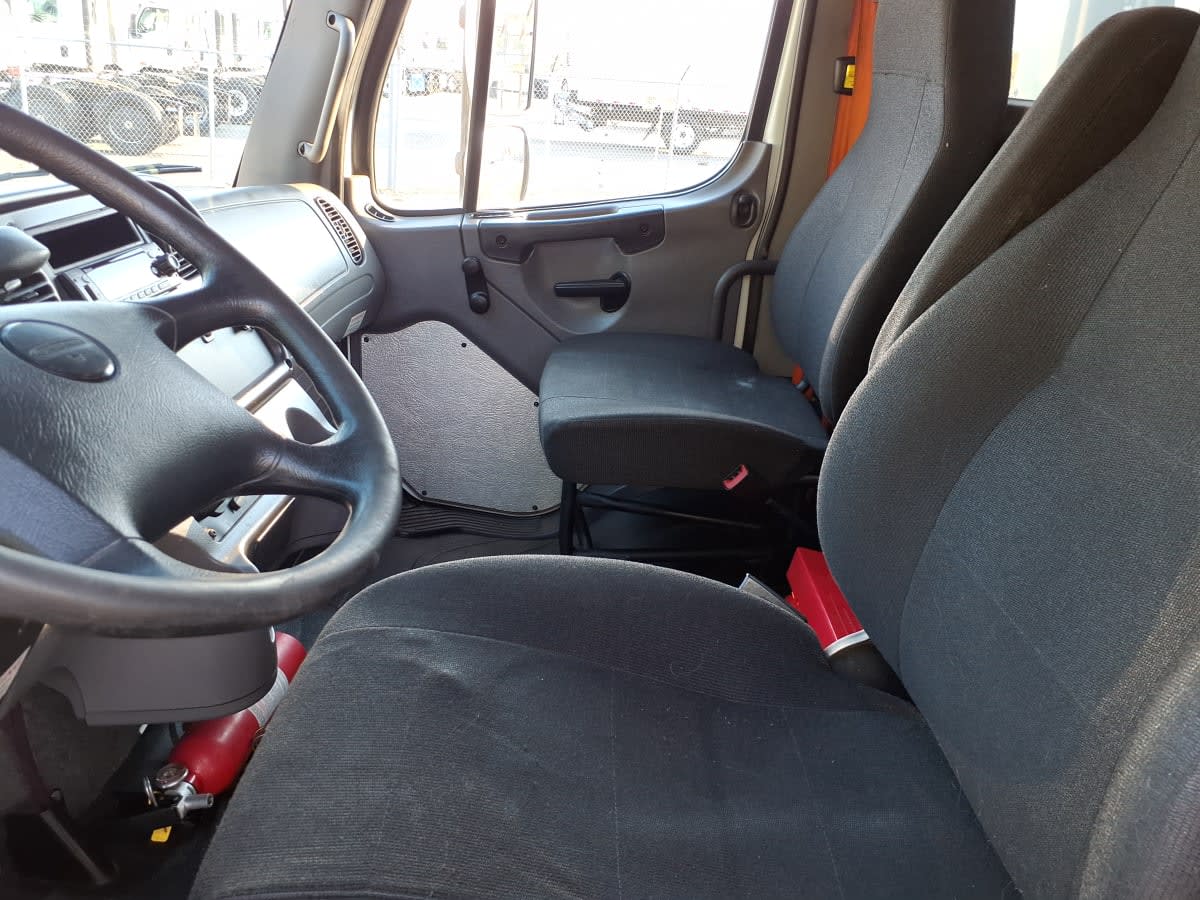 2016 Freightliner M2 106 357749