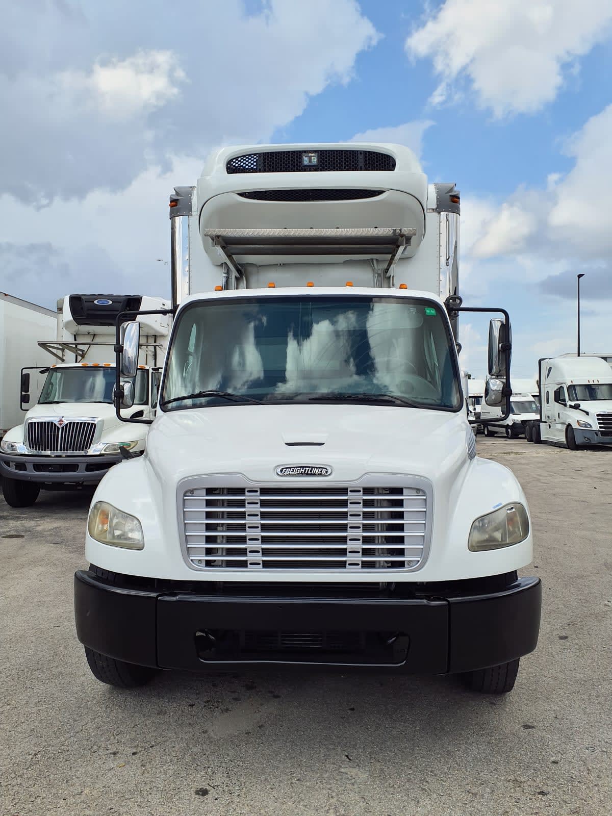 2016 Freightliner M2 106 in Miami, FL — photo 2