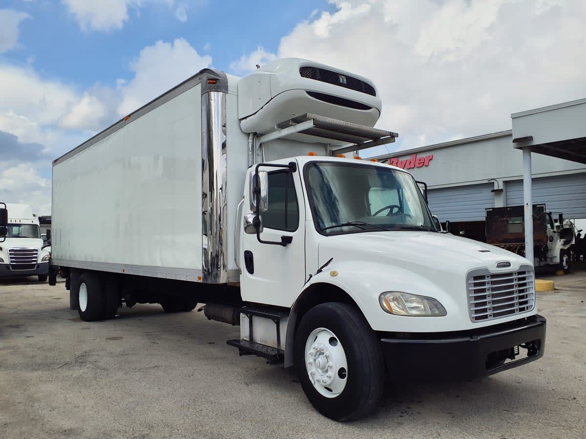 2016 Freightliner M2 106 in Miami, FL — photo 3