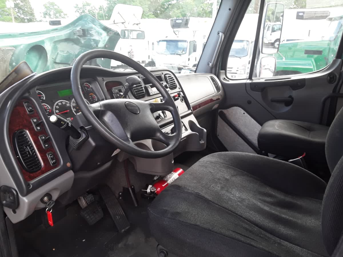 2016 Freightliner M2 106 358976