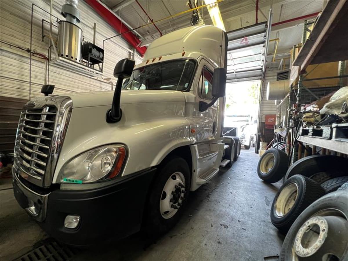 2016 Freightliner/Mercedes CASCADIA 125 359454