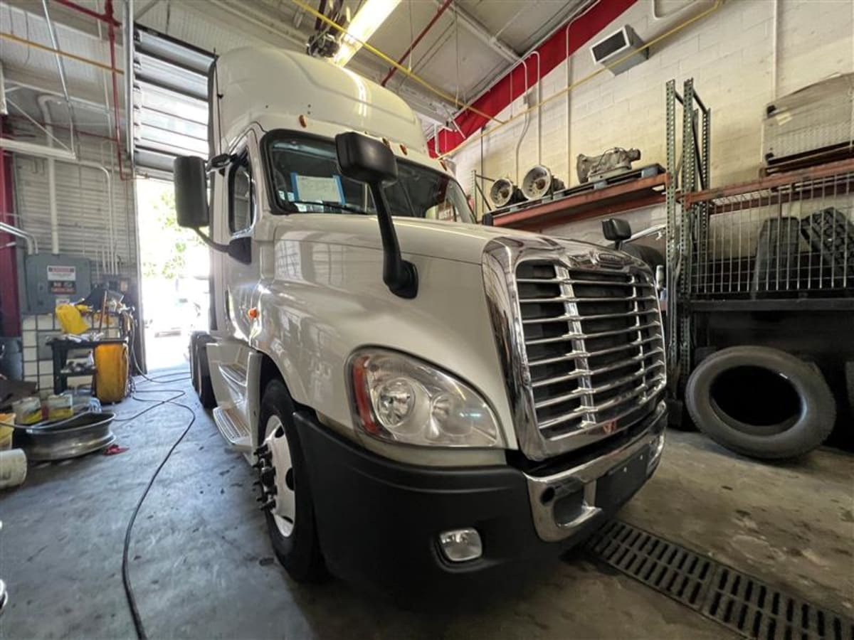 2016 Freightliner/Mercedes CASCADIA 125 359454