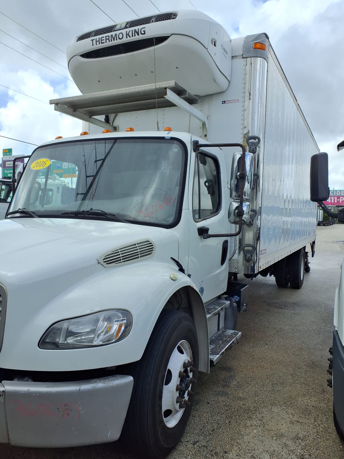 2016 Freightliner/Mercedes M2 106 360681