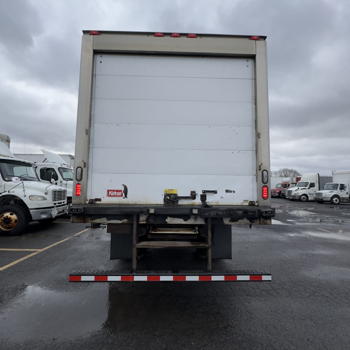 2016 Freightliner/Mercedes M2 106 361390