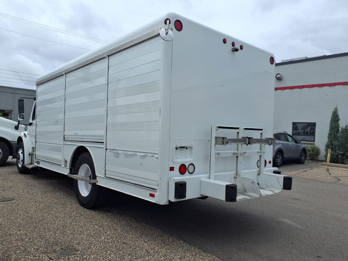 2016 Freightliner/Mercedes M2 106 366451