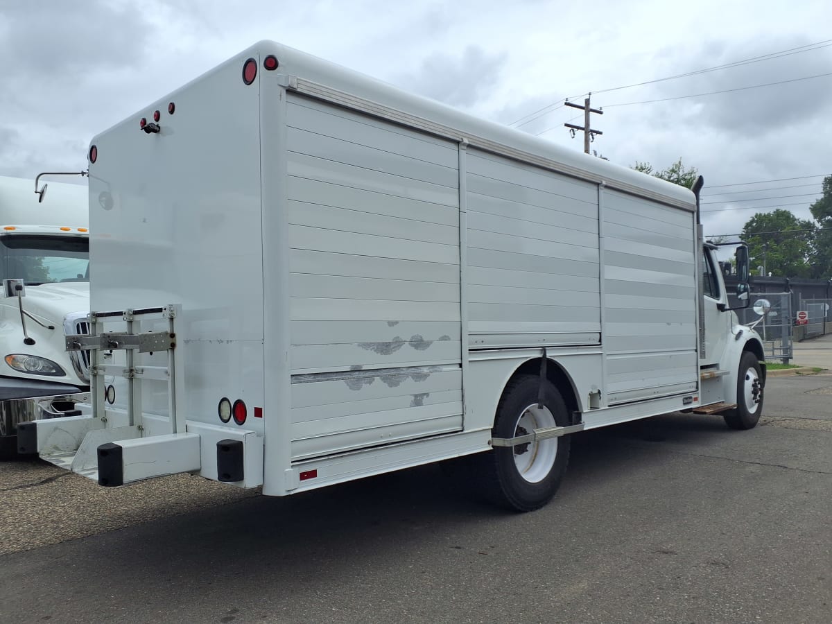 2016 Freightliner/Mercedes M2 106 366451