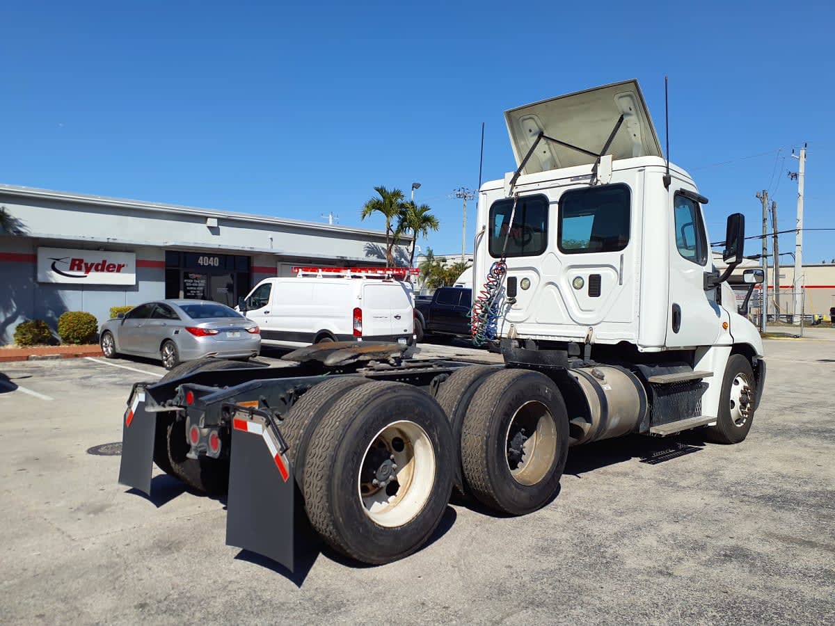 2016 Freightliner - image 4