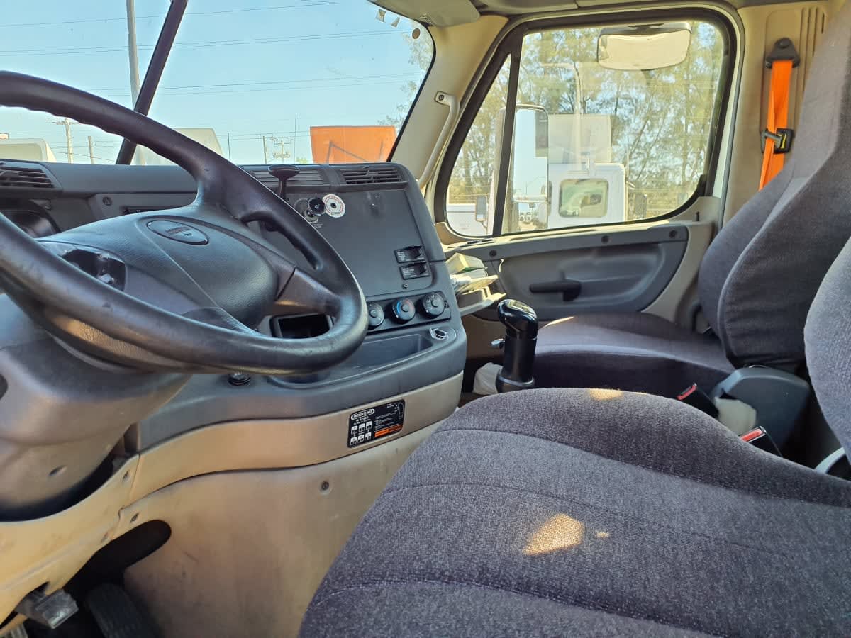 2016 Freightliner - image 7