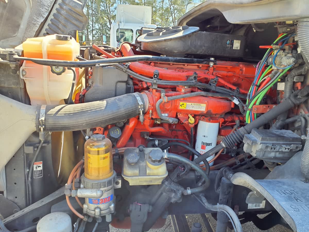 2016 Freightliner - image 8