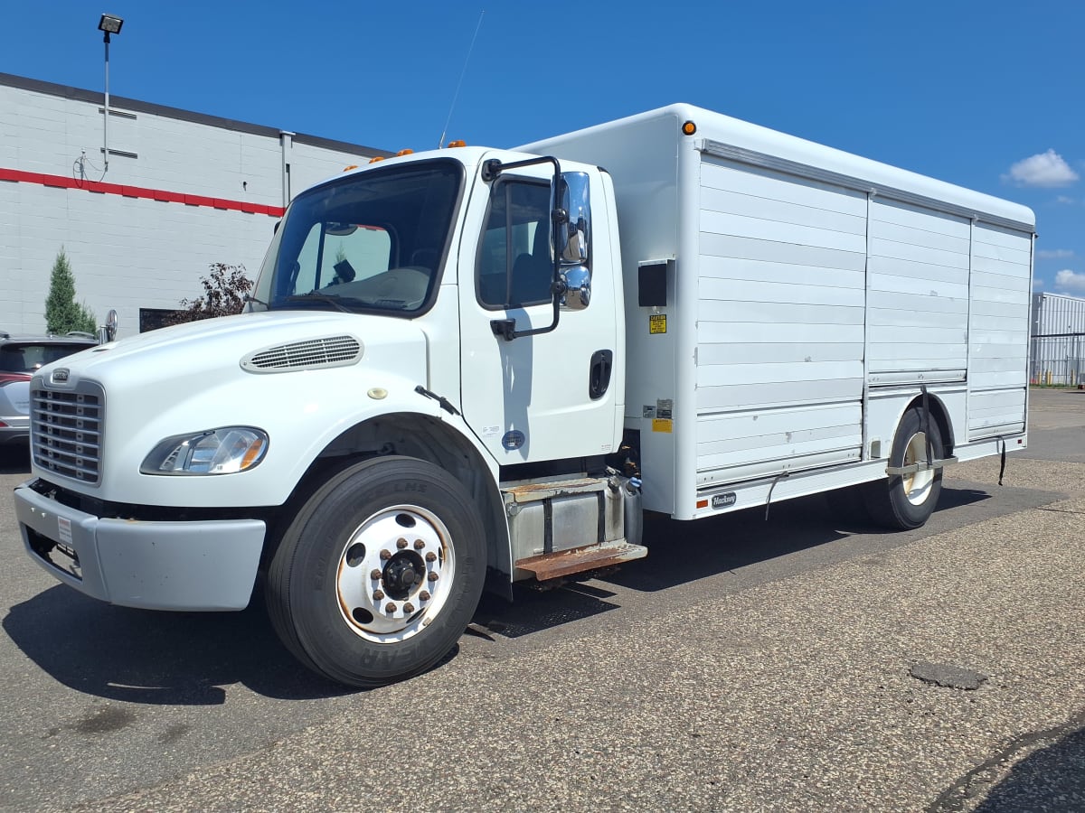 2016 Freightliner/Mercedes M2 106 366679