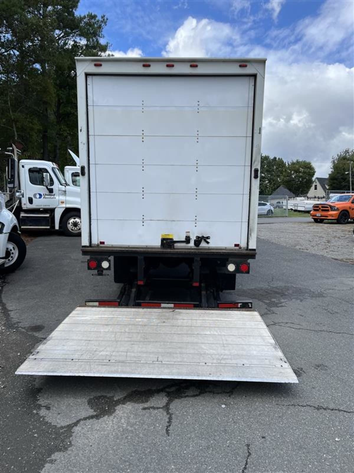 2016 Freightliner/Mercedes M2 106 367923