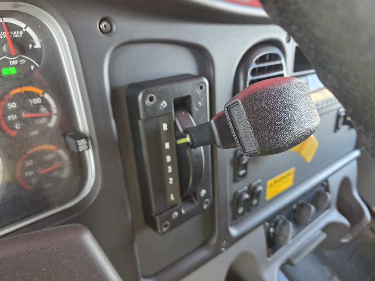 2016 Freightliner/Mercedes M2 106 368820