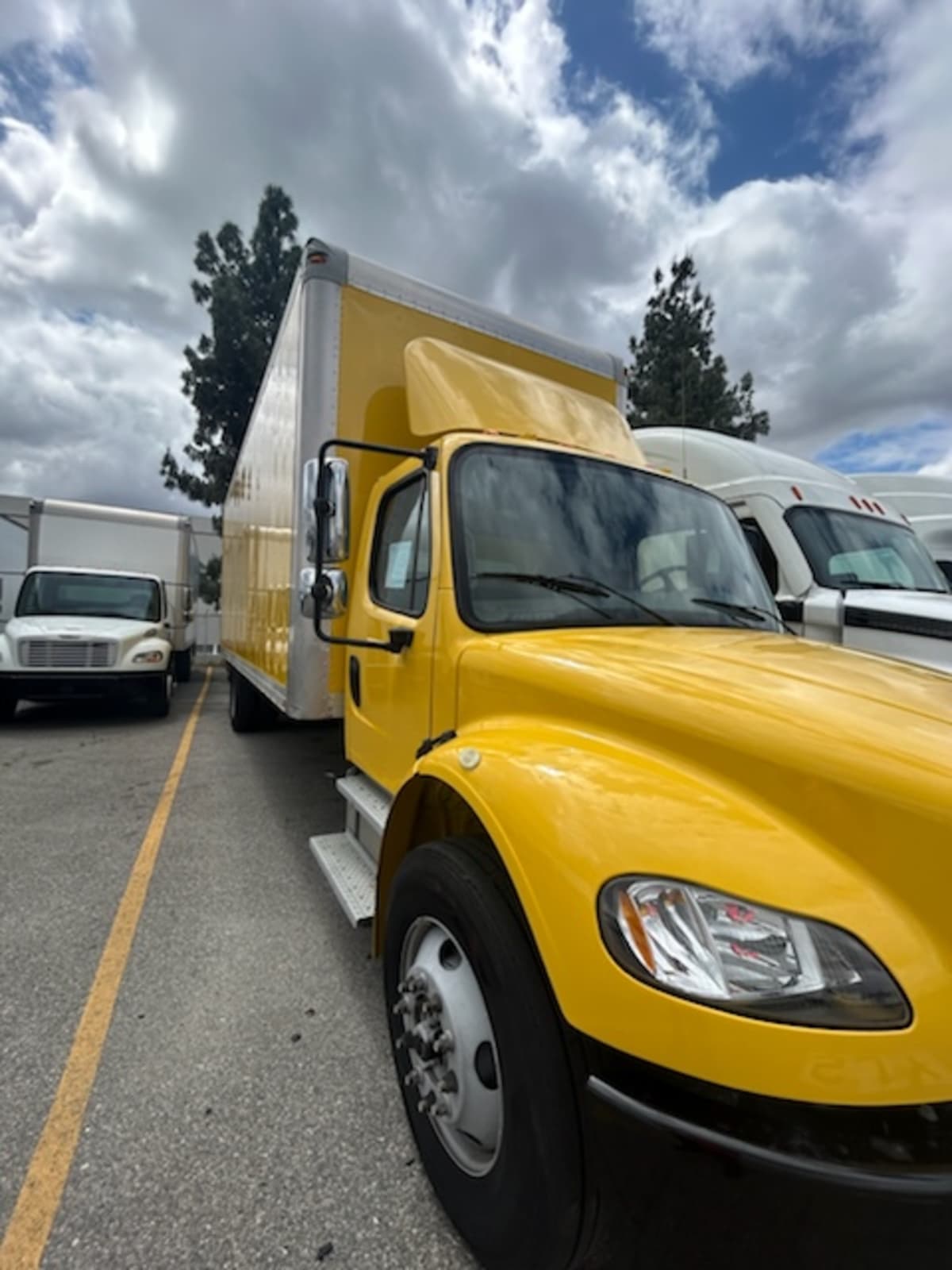 2016 Freightliner/Mercedes M2 106 369408