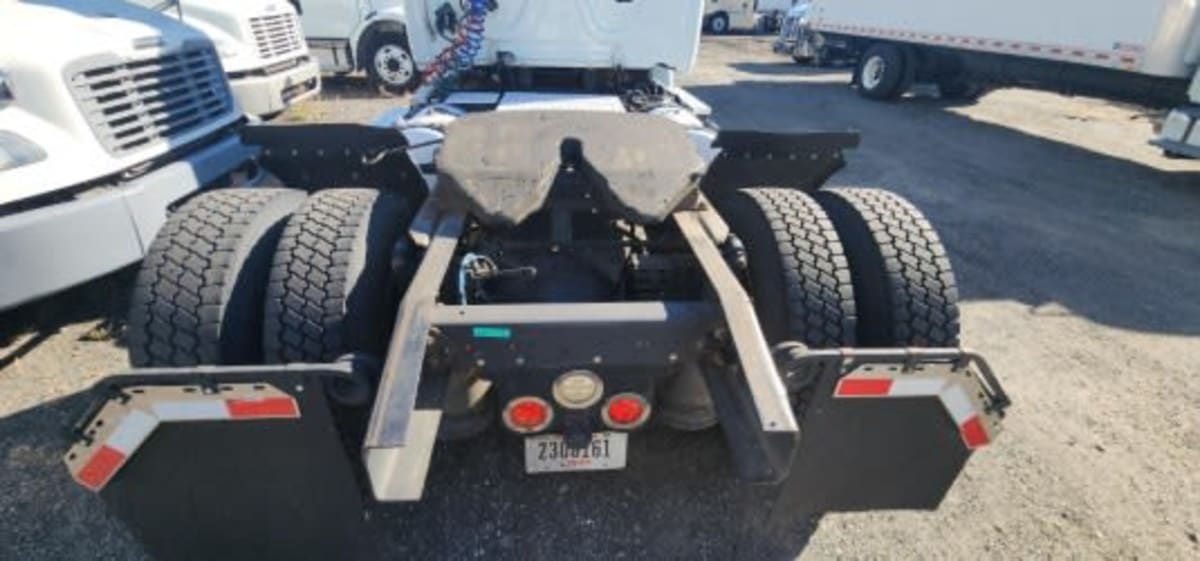 2015 Freightliner/Mercedes CASCADIA 113 369546