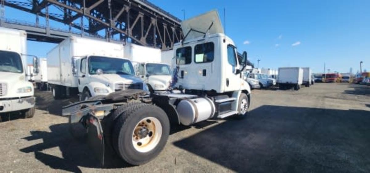 2015 Freightliner/Mercedes CASCADIA 113 369546