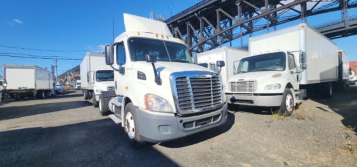 2015 Freightliner/Mercedes CASCADIA 113 369546