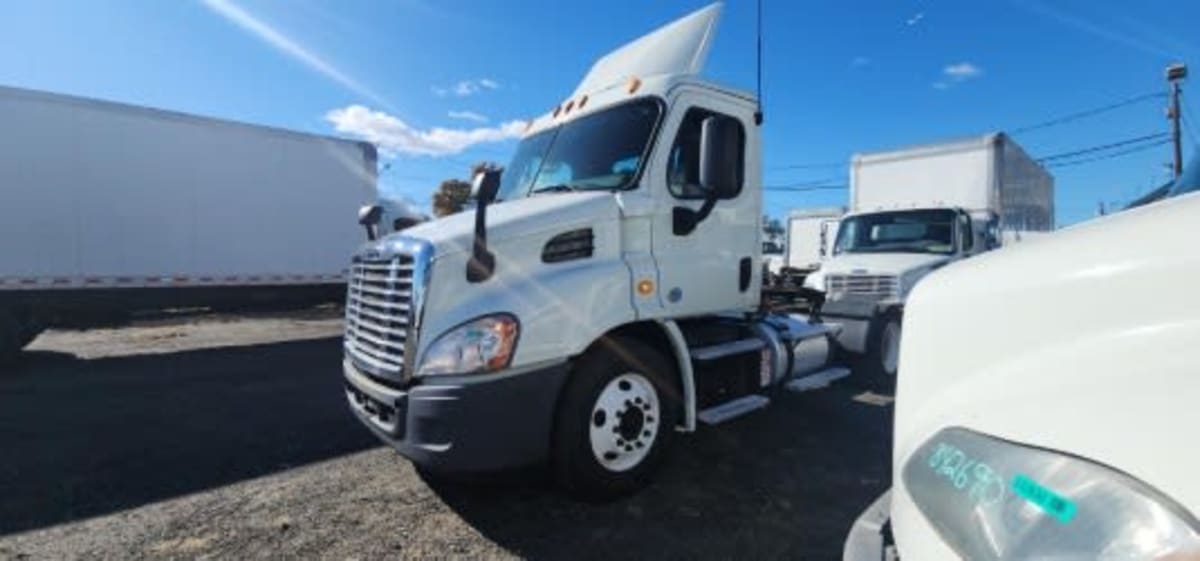 2015 Freightliner/Mercedes CASCADIA 113 369546