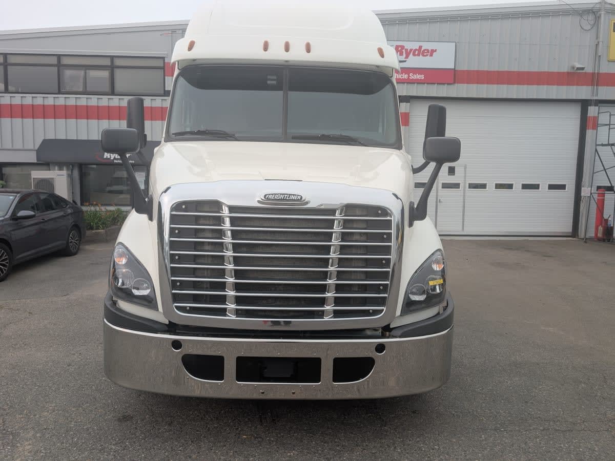 2019 Freightliner in Salisbury, MA — photo 2