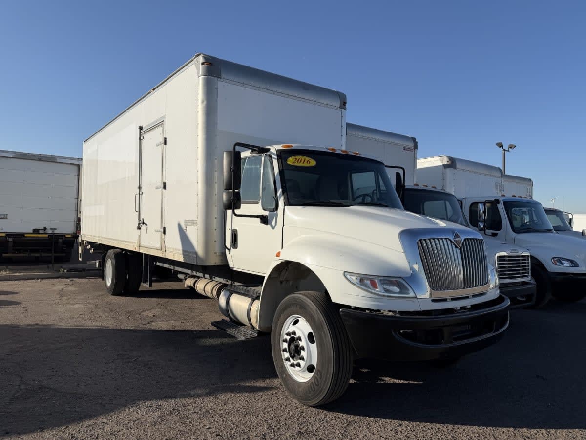 2016 International 4300 - image 3